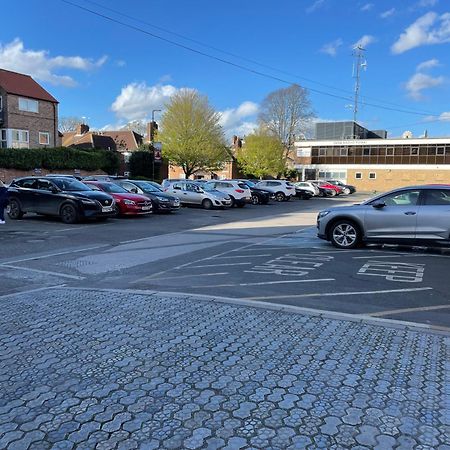 York Staycation With Free Parking Extérieur photo
